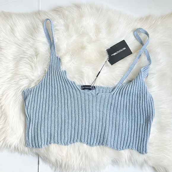 PrettyLittleThing PLUS DUSTY BLUE KNIT STRAPPY SCALLOP EDGE CROP TOP - Picture 2 of 3